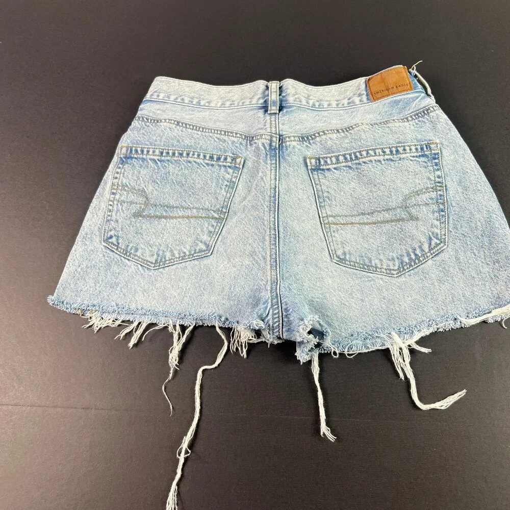 American Eagle Short Women 28* Mom Hi Rise Light Blue Faded Cut Off Jorts Tag 6R